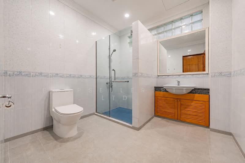 Faber Hills Estate, Faber Park, 8 Bedrooms, 10,422 sqft, Bungalow House For Sale, by Wes Teo, 500178179 - Bathroom - PropertyGuru.com.sg