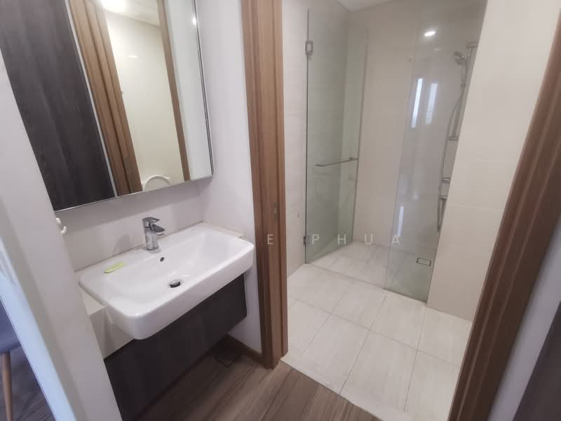 Lakeville, 11 Jurong Lake Link, 2 Bedrooms, 721 sqft, Condominium For Sale, by Denise Phua, 500178195 - Bathroom - PropertyGuru.com.sg