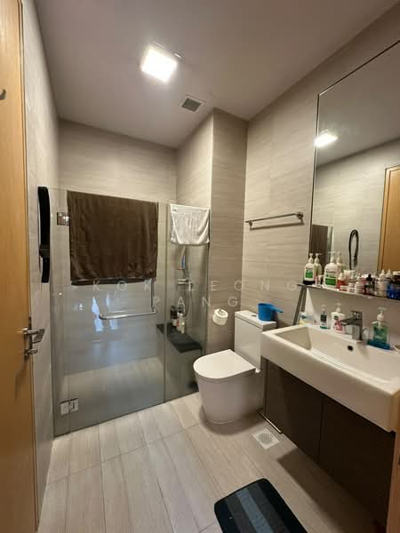 The Creek @ Bukit, 17 Toh Tuck Road, 2 Bedrooms, 753 sqft, Condominium For Rent, by Kok Leong Pang, 500178199 - Bathroom - PropertyGuru.com.sg