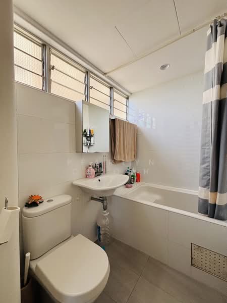 Neptune Court, 2 Marine Vista, 3 Bedrooms, 1,636 sqft, Apartment For Rent, by Pearlyn Chionh, 500178212 - Bathroom - PropertyGuru.com.sg