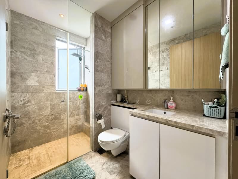 Freehold Penthouse Near Kovan MRT, , 3 Bedrooms, 2,357 sqft, Apartment For Sale, by Ms. Georgie, 500178221 - Bathroom - PropertyGuru.com.sg