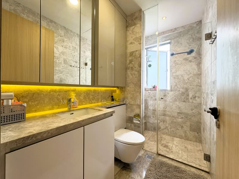 Freehold Penthouse Near Kovan MRT, , 3 Bedrooms, 2,357 sqft, Apartment For Sale, by Ms. Georgie, 500178221 - Bathroom - PropertyGuru.com.sg