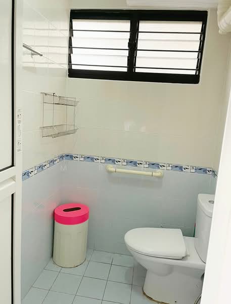 269A Queen Street, 269A Queen Street, 2 Bedrooms, 721 sqft, HDB Flat For Rent, by F.M. Rasheed, 500178222 - Bathroom - PropertyGuru.com.sg