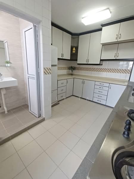 221 Hougang Street 21, 221 Hougang Street 21, 4 Bedrooms, 1,593 sqft, HDB Flat For Sale, by Kelly Tan, 500178225 - Kitchen - PropertyGuru.com.sg