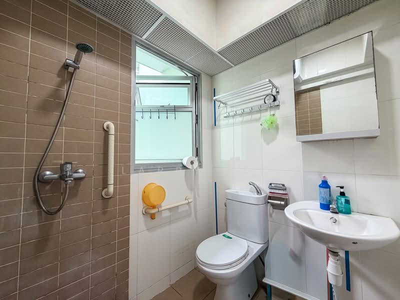129B Canberra Street, 129B Canberra Street, 1 Bedroom, 409 sqft, HDB Flat For Sale, by Larry Lee, 500178230 - Bathroom - PropertyGuru.com.sg