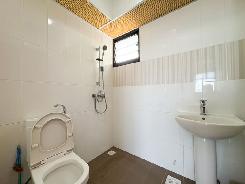 263 Toa Payoh Apex, 263 Toa Payoh East, 2 Bedrooms, 732 sqft, HDB Flat For Rent, by June Ling, 500178231 - Bathroom - PropertyGuru.com.sg
