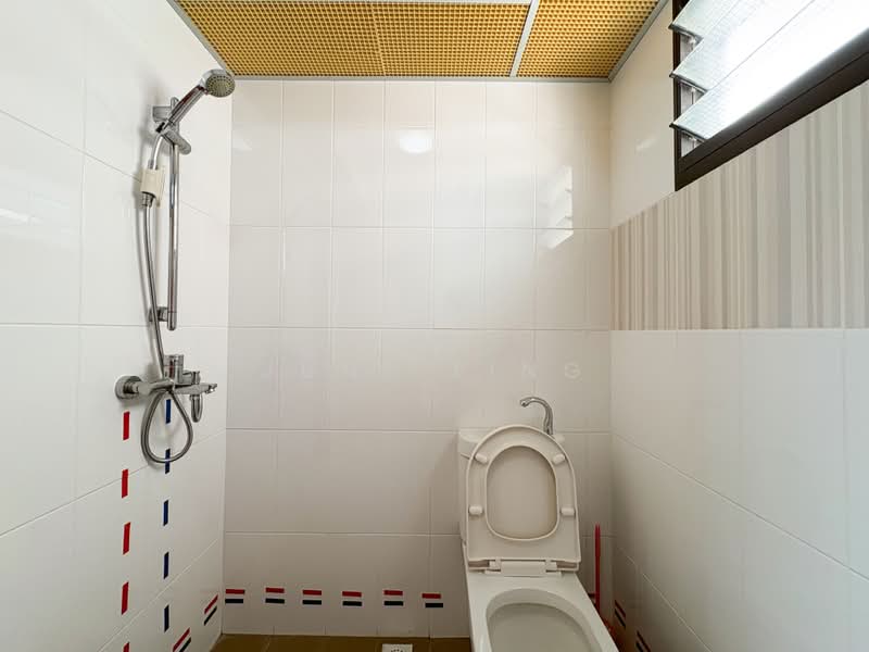 263 Toa Payoh Apex, 263 Toa Payoh East, 2 Bedrooms, 732 sqft, HDB Flat For Rent, by June Ling, 500178231 - Bathroom - PropertyGuru.com.sg