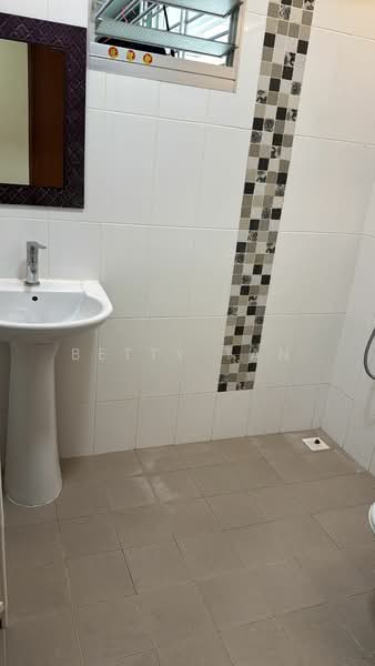 490C Choa Chu Kang Avenue 5, 490C Choa Chu Kang Avenue 5, Room Rental, 100 sqft, HDB Flat For Rent, by Betty Tan, 500178273 - Bathroom - PropertyGuru.com.sg