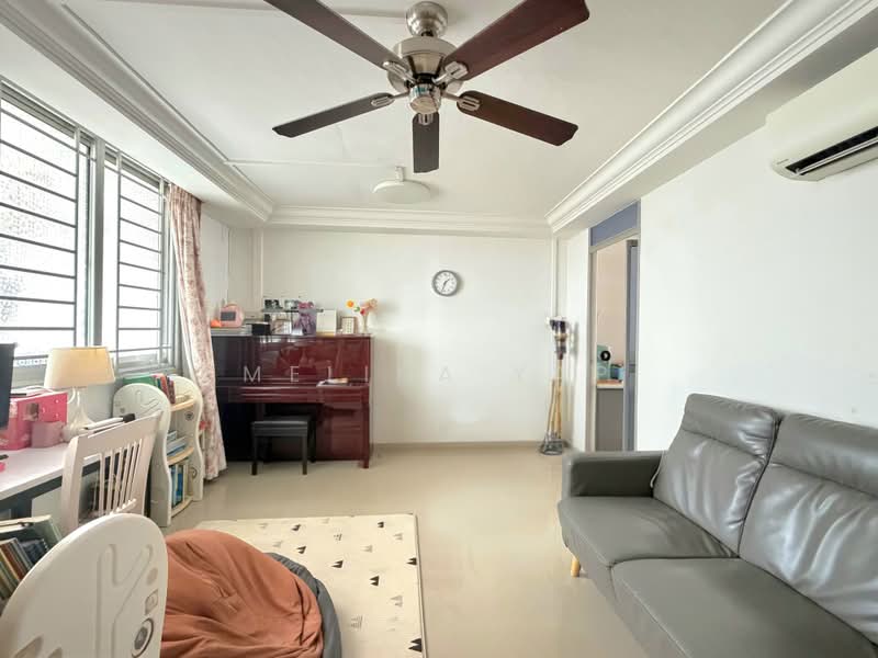 233 Serangoon Avenue 3, 233 Serangoon Avenue 3, 3 Bedrooms, 904 sqft, HDB Flat For Sale, by Melina Yap, 500178277 - Living Room - PropertyGuru.com.sg