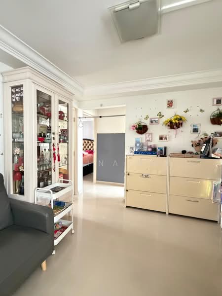 233 Serangoon Avenue 3, 233 Serangoon Avenue 3, 3 Bedrooms, 904 sqft, HDB Flat For Sale, by Melina Yap, 500178277 - Living Room - PropertyGuru.com.sg