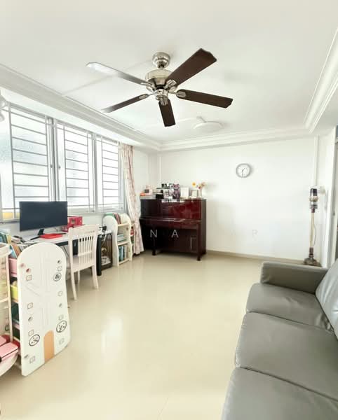 233 Serangoon Avenue 3, 233 Serangoon Avenue 3, 3 Bedrooms, 904 sqft, HDB Flat For Sale, by Melina Yap, 500178277 - Living Room - PropertyGuru.com.sg