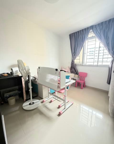 233 Serangoon Avenue 3, 233 Serangoon Avenue 3, 3 Bedrooms, 904 sqft, HDB Flat For Sale, by Melina Yap, 500178277 - Bedroom - PropertyGuru.com.sg