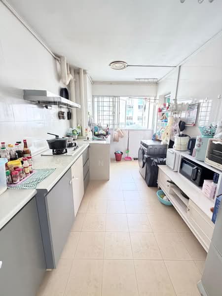 233 Serangoon Avenue 3, 233 Serangoon Avenue 3, 3 Bedrooms, 904 sqft, HDB Flat For Sale, by Melina Yap, 500178277 - Kitchen - PropertyGuru.com.sg