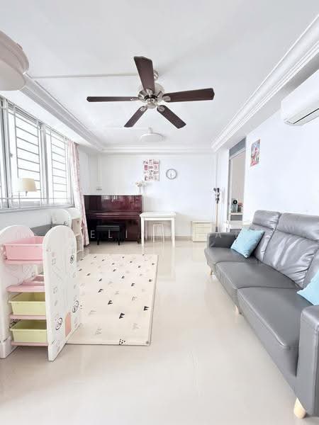 233 Serangoon Avenue 3, 233 Serangoon Avenue 3, Hougang / Punggol / Sengkang, 3 Bedrooms, 904 sqft, HDB Flat For Sale, by Melina Yap, 500178277 - Living Room - PropertyGuru.com.sg