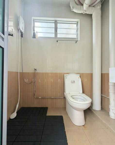 233 Serangoon Avenue 3, 233 Serangoon Avenue 3, Hougang / Punggol / Sengkang, 3 Bedrooms, 904 sqft, HDB Flat For Sale, by Melina Yap, 500178277 - Bathroom - PropertyGuru.com.sg