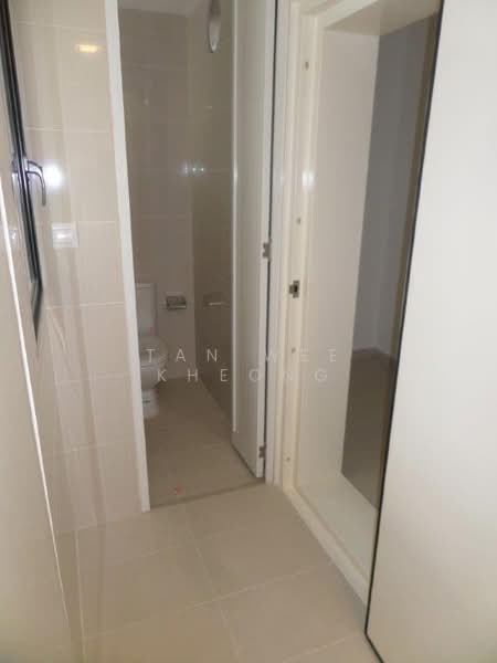 Hedges Park Condominium, 71 Flora Drive, 4 Bedrooms, 1,539 sqft, Condominium For Sale, by Tan Wee Kheong, 500178287 - Maid Area - PropertyGuru.com.sg