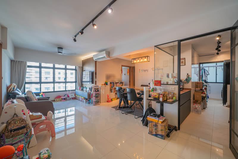 415A Northshore Drive, 415A Northshore Drive, 3 Bedrooms, 1,023 sqft, HDB Flat For Sale, by Dennis Lim, 500178323 - Living Room - PropertyGuru.com.sg