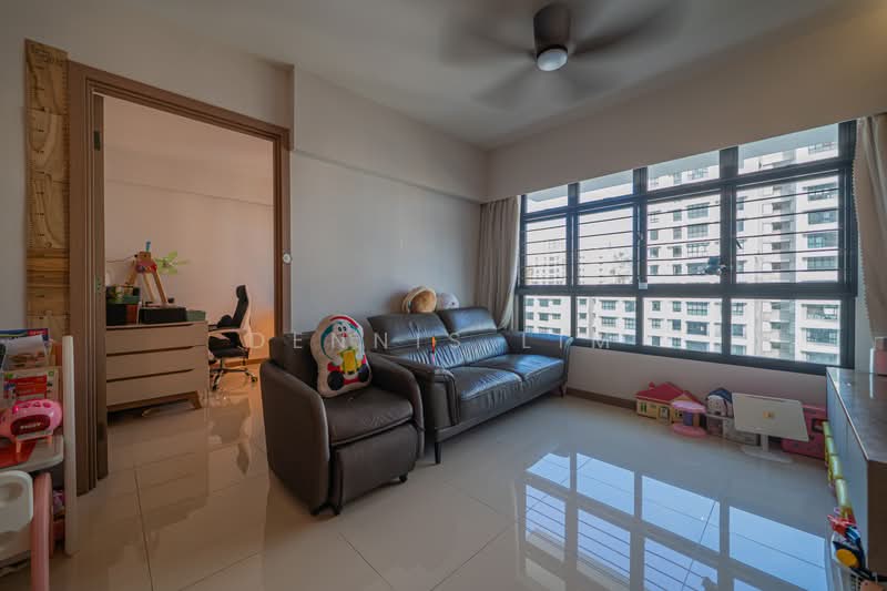 415A Northshore Drive, 415A Northshore Drive, 3 Bedrooms, 1,023 sqft, HDB Flat For Sale, by Dennis Lim, 500178323 - Living Room - PropertyGuru.com.sg