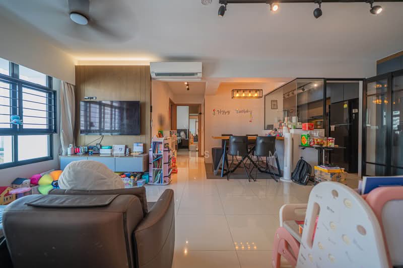 415A Northshore Drive, 415A Northshore Drive, 3 Bedrooms, 1,023 sqft, HDB Flat For Sale, by Dennis Lim, 500178323 - Living Room - PropertyGuru.com.sg