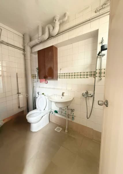 308 Tampines Street 32, 308 Tampines Street 32, 4 Bedrooms, 1,539 sqft, HDB Flat For Sale, by Coleen Huang, 500178331 - Bathroom - PropertyGuru.com.sg