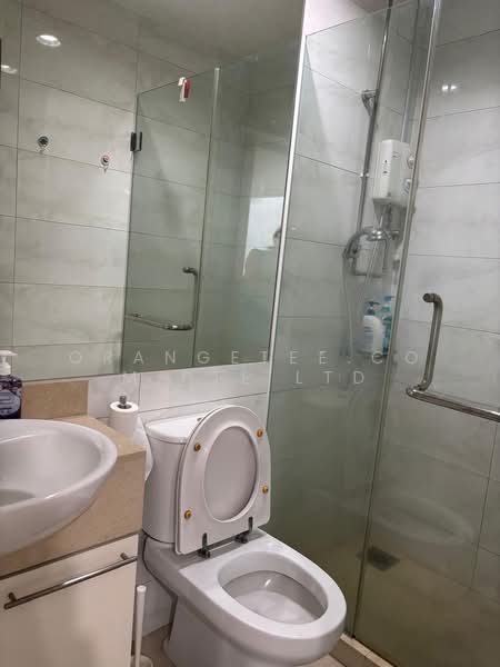 The Central, 6 Eu Tong Sen Street, 1 Bedroom, 636 sqft, Apartment For Rent, by CHRISTINA, 500178332 - Bathroom - PropertyGuru.com.sg