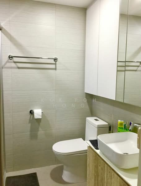 Ris Grandeur, 21 Elias Road, 2 Bedrooms, 1,066 sqft, Condominium For Sale, by Kok Poh Hong, 500178334 - Bathroom - PropertyGuru.com.sg