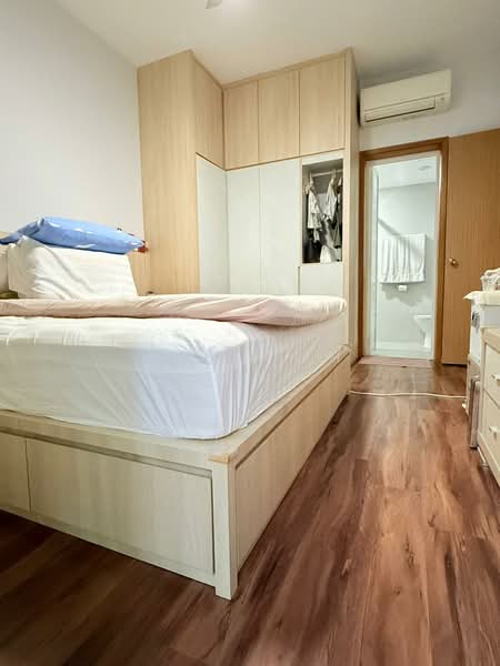 Ris Grandeur, 21 Elias Road, 2 Bedrooms, 1,066 sqft, Condominium For Sale, by Kok Poh Hong, 500178334 - Bedroom 1 - PropertyGuru.com.sg