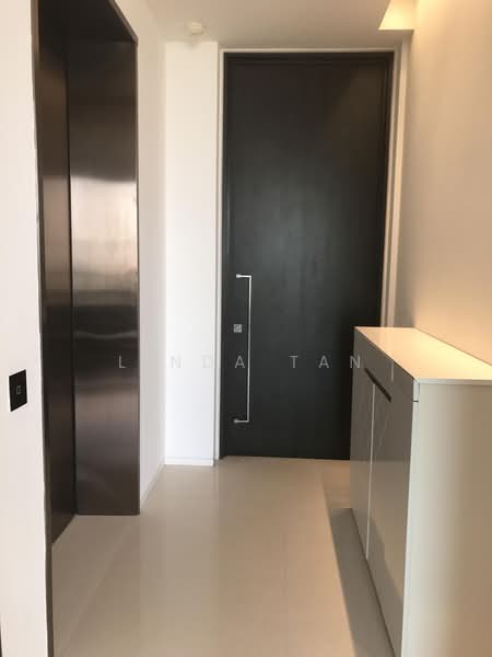 Scotts Square, 6 Scotts Road, 2 Bedrooms, 947 sqft, Condominium For Sale, by Linda Tan, 500178335 - Entrance - PropertyGuru.com.sg