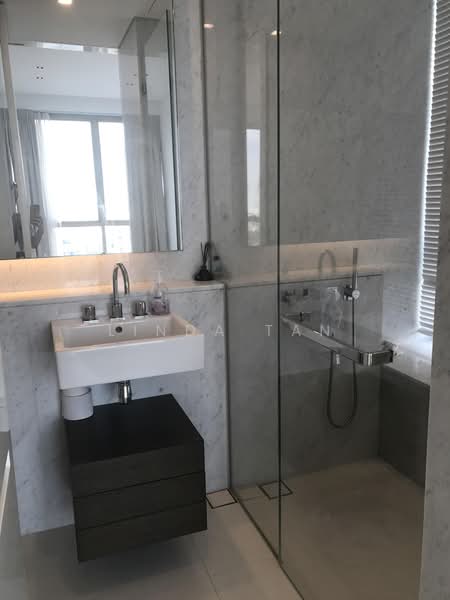 Scotts Square, 6 Scotts Road, 2 Bedrooms, 947 sqft, Condominium For Sale, by Linda Tan, 500178335 - Bathroom - PropertyGuru.com.sg