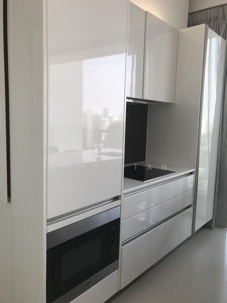 Scotts Square, 6 Scotts Road, 2 Bedrooms, 947 sqft, Condominium For Sale, by Linda Tan, 500178335 - Kitchen - PropertyGuru.com.sg