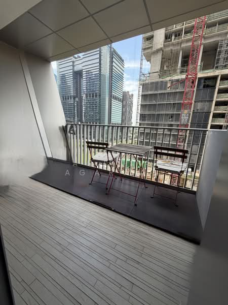 V on Shenton, 5 Shenton Way, 2 Bedrooms, 721 sqft, Condominium For Sale, by Anjana Agarwal, 500178354 - Balcony - PropertyGuru.com.sg