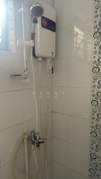 527 Hougang Avenue 6, 527 Hougang Avenue 6, Room Rental, 100 sqft, HDB Flat For Rent, by Henry Guo, 500178357 - Bathroom - PropertyGuru.com.sg
