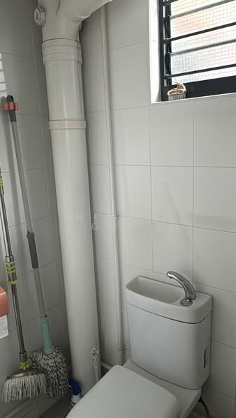 527 Hougang Avenue 6, 527 Hougang Avenue 6, Room Rental, 100 sqft, HDB Flat For Rent, by Henry Guo, 500178357 - Bathroom - PropertyGuru.com.sg