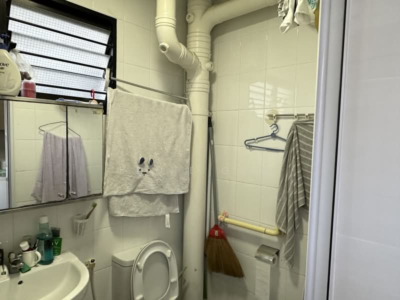 636 Hougang Avenue 8, 636 Hougang Avenue 8, Room Rental, 150 sqft, HDB Flat For Rent, by Eddie Goh, 500178358 - Bathroom - PropertyGuru.com.sg