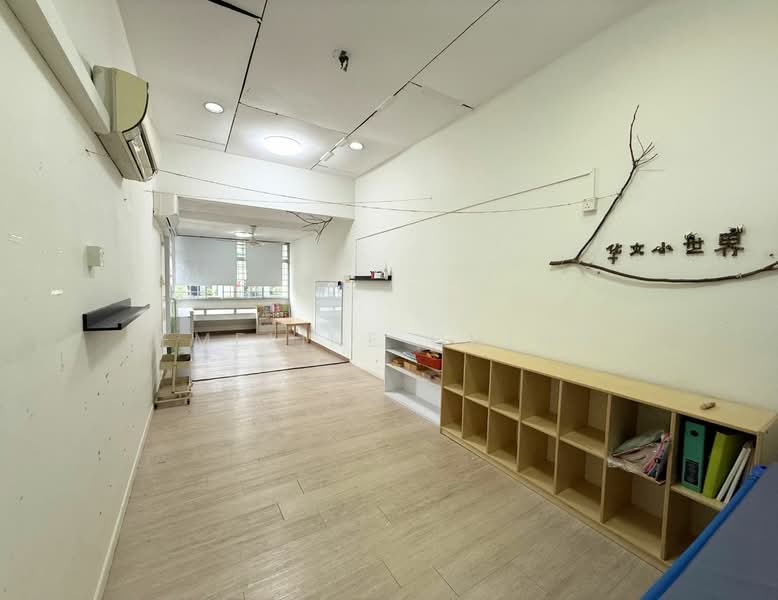 Rare Freehold Landed Home | Huge Space | Renovation Potential, , 5 Bedrooms, 4,386 sqft, Semi-Detached House For Sale, by Emeline Cheng, 500178369 - Interior - PropertyGuru.com.sg