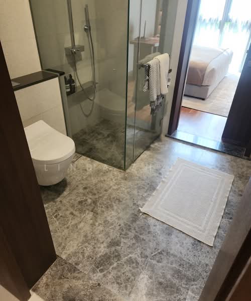 Parksuites, 18 Holland Grove Road, 2 Bedrooms, 786 sqft, Condominium For Sale, by Linda Zhang, 500178375 - Bathroom - PropertyGuru.com.sg