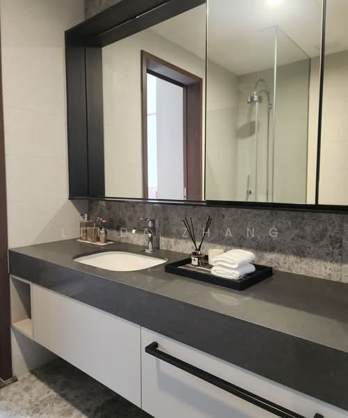 Parksuites, 18 Holland Grove Road, 2 Bedrooms, 786 sqft, Condominium For Sale, by Linda Zhang, 500178375 - Bathroom - PropertyGuru.com.sg