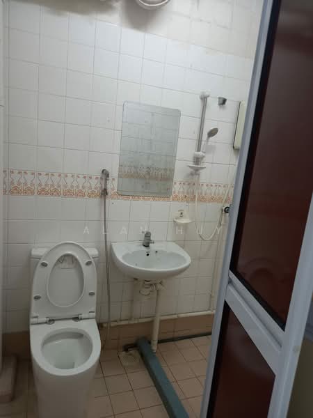 822 Jurong West Street 81, 822 Jurong West Street 81, Room Rental, 300 sqft, HDB Flat For Rent, by Alan Huy, 500178393 - Bathroom - PropertyGuru.com.sg