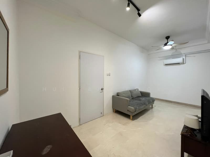 Ville Royale, 310 River Valley Road, 2 Bedrooms, 700 sqft, Apartment For Rent, by Hui Sann Kwok, 500178395 - Living Room - PropertyGuru.com.sg