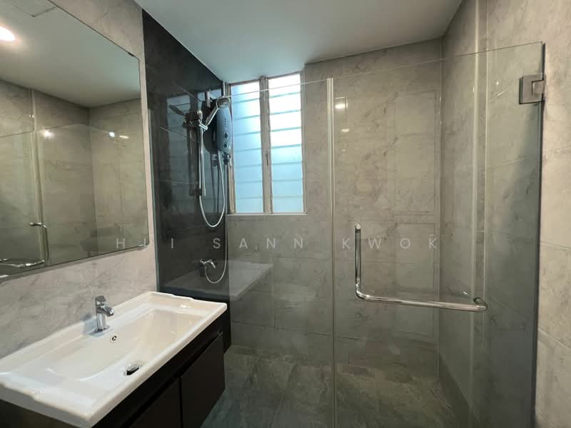 Ville Royale, 310 River Valley Road, 2 Bedrooms, 700 sqft, Apartment For Rent, by Hui Sann Kwok, 500178395 - Bathroom - PropertyGuru.com.sg