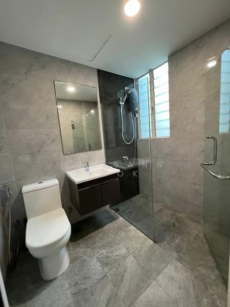 Ville Royale, 310 River Valley Road, 2 Bedrooms, 700 sqft, Apartment For Rent, by Hui Sann Kwok, 500178395 - Bathroom - PropertyGuru.com.sg