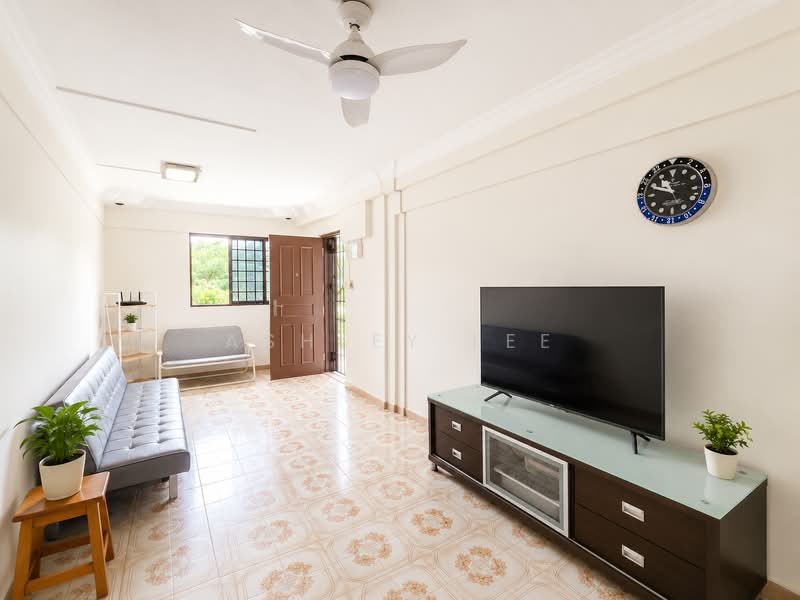 332 Ang Mo Kio Avenue 1, 332 Ang Mo Kio Avenue 1, 2 Bedrooms, 883 sqft, HDB Flat For Sale, by Ashley Lee, 500178402 - Living Room - PropertyGuru.com.sg