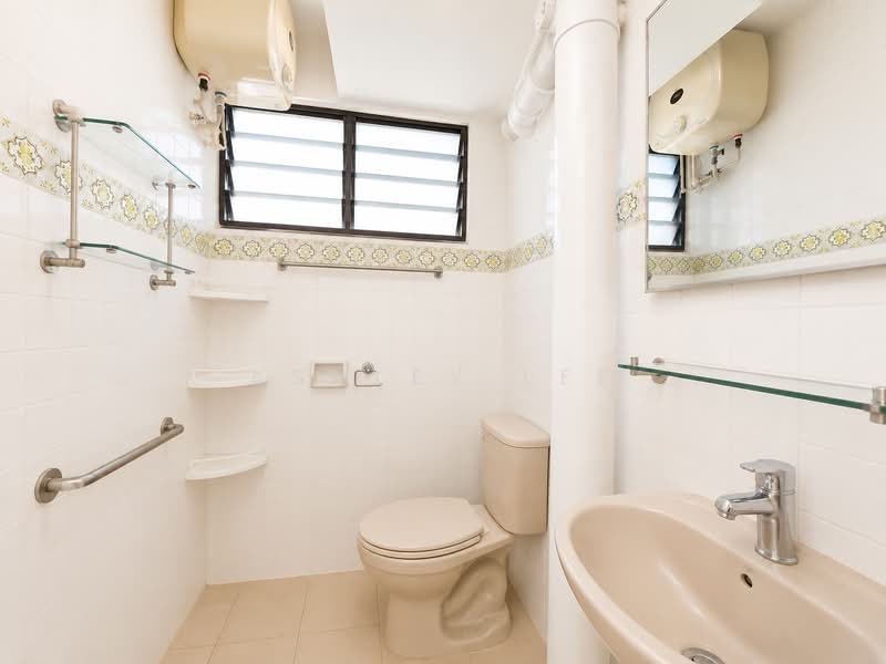 332 Ang Mo Kio Avenue 1, 332 Ang Mo Kio Avenue 1, 2 Bedrooms, 883 sqft, HDB Flat For Sale, by Ashley Lee, 500178402 - Bathroom - PropertyGuru.com.sg