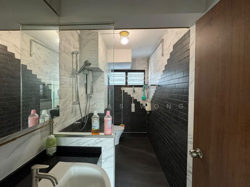 431 Ang Mo Kio Avenue 10, 431 Ang Mo Kio Avenue 10, Room Rental, 150 sqft, HDB Flat For Rent, by Thomas Wong, 500178406 - Bathroom - PropertyGuru.com.sg