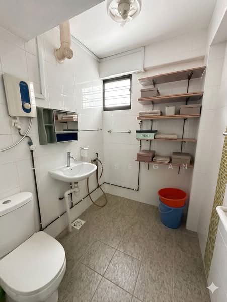 87 Zion Road, 87 Zion Road, 3 Bedrooms, 1,259 sqft, HDB Flat For Sale, by Clarisse Gan, 500178411 - Bathroom - PropertyGuru.com.sg