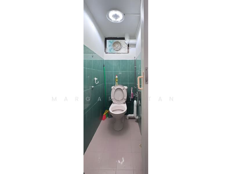 75 Whampoa Drive, 75 Whampoa Drive, 2 Bedrooms, 700 sqft, HDB Flat For Sale, by Margaret Tan, 500178425 - Bathroom - PropertyGuru.com.sg
