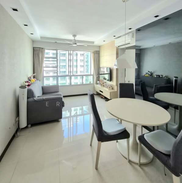 92B Telok Blangah Street 31, 92B Telok Blangah Street 31, 2 Bedrooms, 732 sqft, HDB Flat For Rent, by Erina Lin, 500178430 - Living Room - PropertyGuru.com.sg