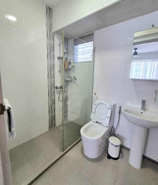 92B Telok Blangah Street 31, 92B Telok Blangah Street 31, 2 Bedrooms, 732 sqft, HDB Flat For Rent, by Erina Lin, 500178430 - Bathroom - PropertyGuru.com.sg