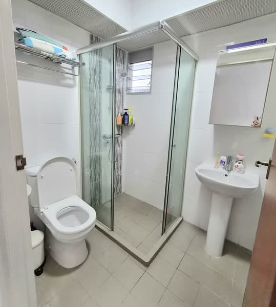 92B Telok Blangah Street 31, 92B Telok Blangah Street 31, 2 Bedrooms, 732 sqft, HDB Flat For Rent, by Erina Lin, 500178430 - Bathroom - PropertyGuru.com.sg