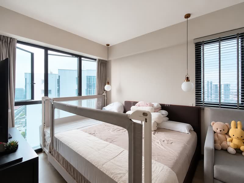 Lake Grande, 6 Jurong Lake Link, 3 Bedrooms, 904 sqft, Condominium For Rent, by Keigo Tham, 500178441 - Master Bedroom - PropertyGuru.com.sg